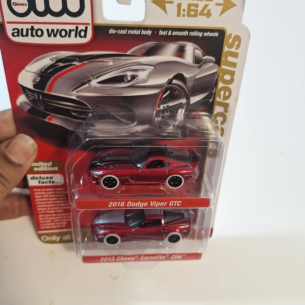 AUTO WORLD 2016 DODGE VIPER 7 2013‎ CHEVY CORVETTE 2 PAC ULTRA RED CHASE 1/64